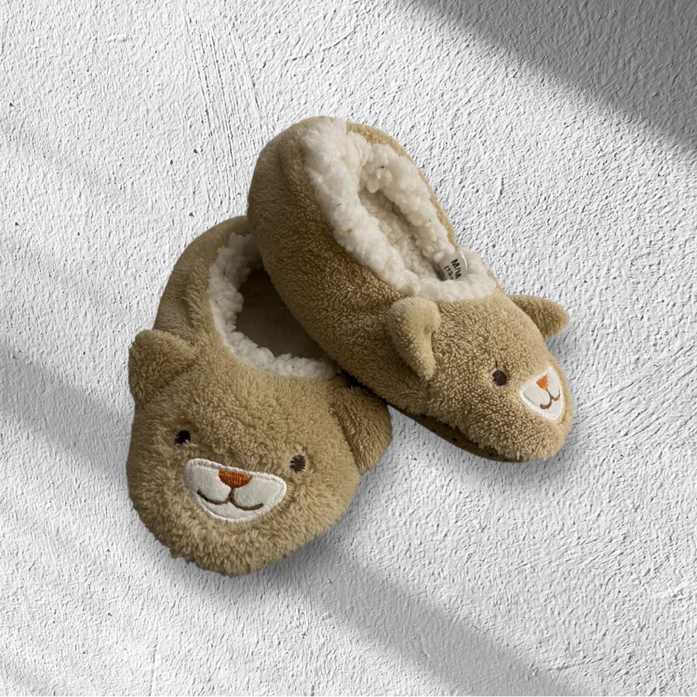 NWT Cute Kids Teddy Bear Slippers, Cozy Fleece Lining, With Grip on the Soles